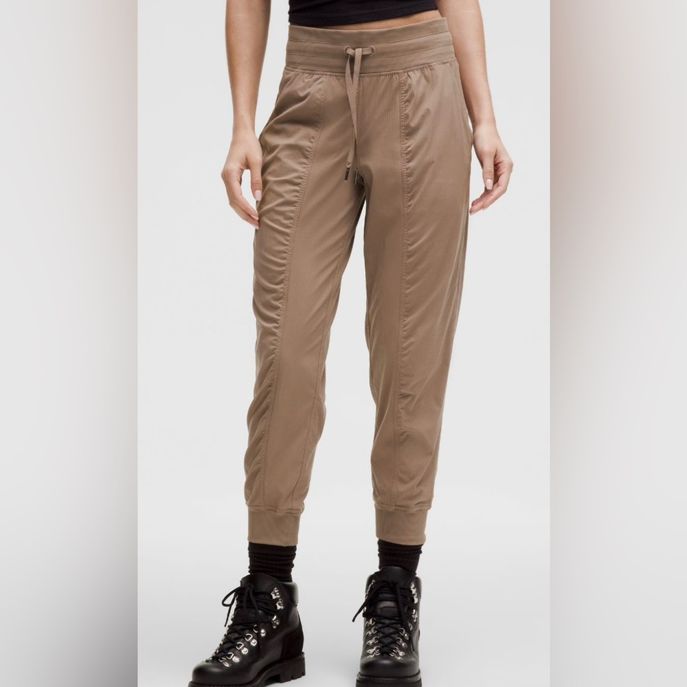 Like new lululemon dance studio jogger 7/8 size 4 Taupetastic